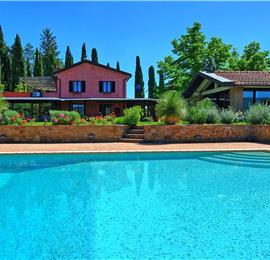 5 bedroom villa with pool and tennis court near San Gimignano, sleeps 10